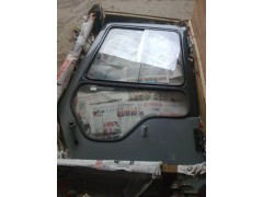 竹內(nèi)TB150C掘機(jī)駕駛室邊門-- 武漢邁通挖掘機(jī)配件有限公司